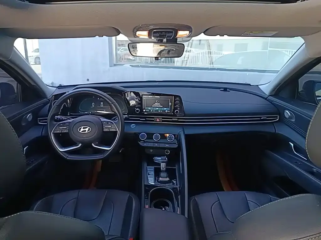 Hyundai Elantra — фото 3