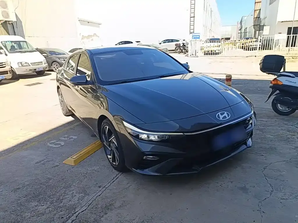 Hyundai Elantra — фото 7