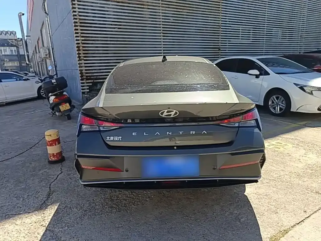 Hyundai Elantra — фото 8
