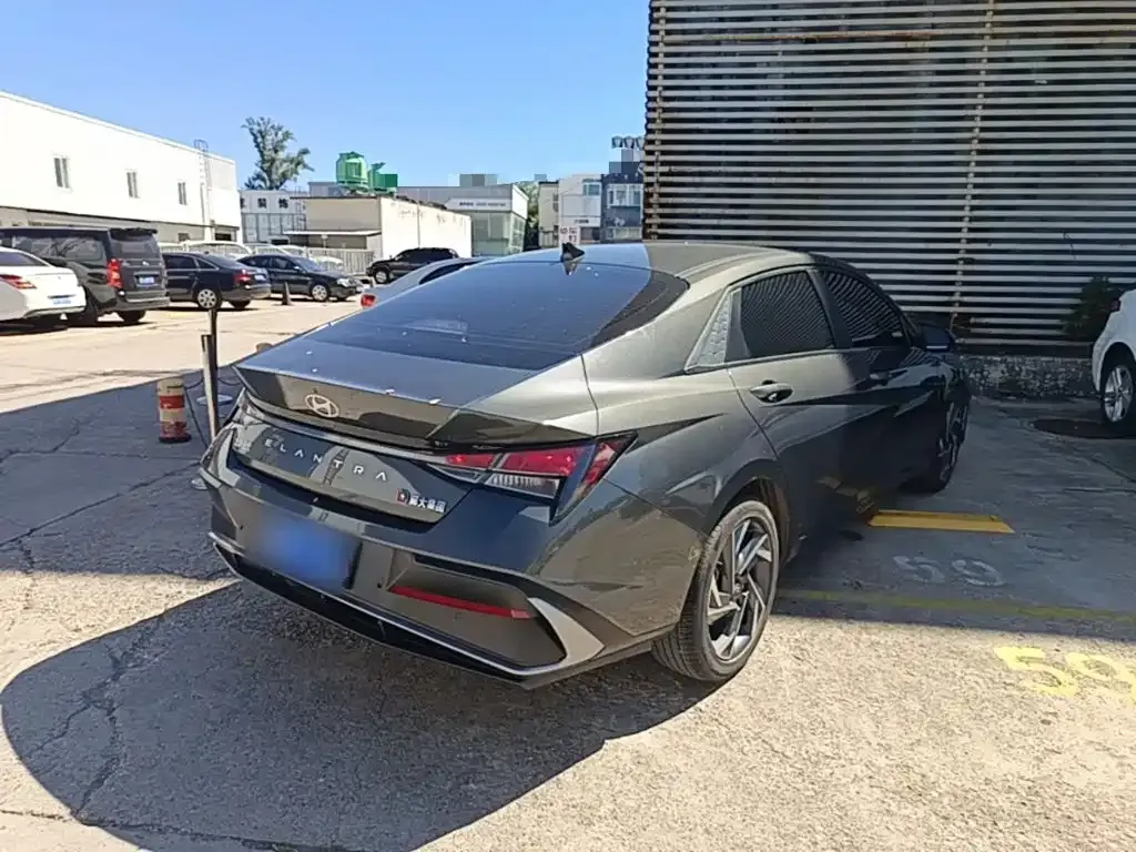 Hyundai Elantra — фото 10