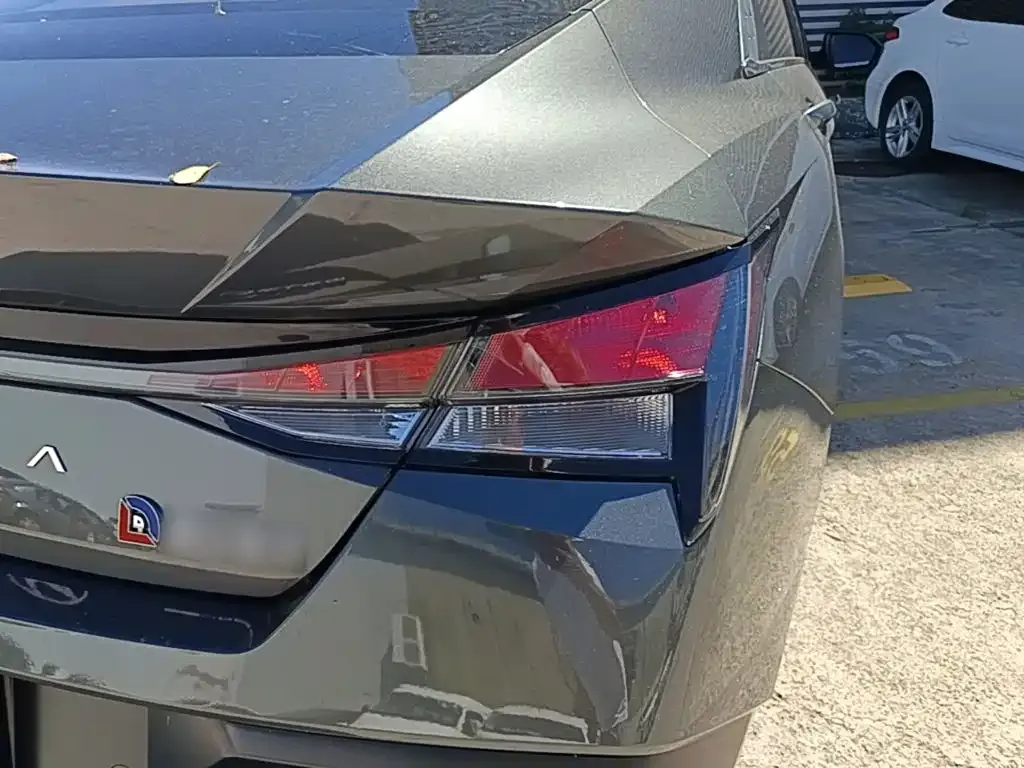 Hyundai Elantra — фото 9