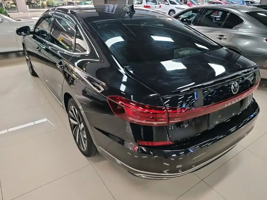 Volkswagen Passat — фото 10