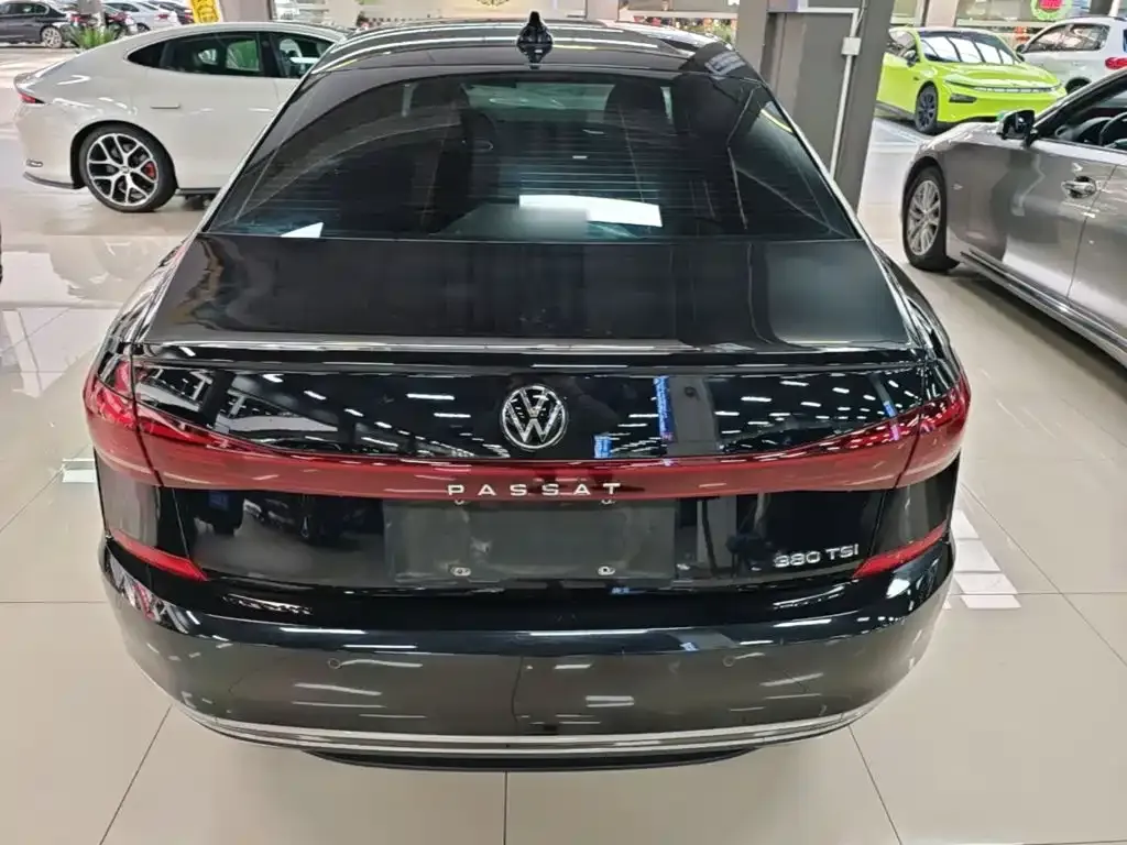 Volkswagen Passat — фото 8