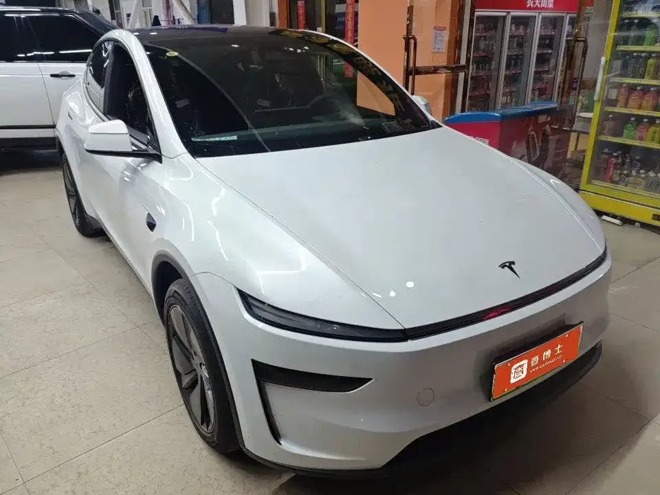 Tesla Model Y — фото 6