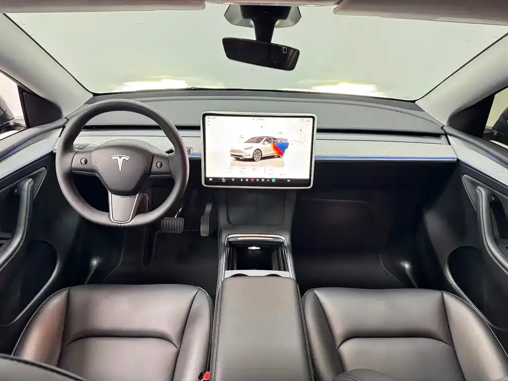 Tesla Model Y — фото 3
