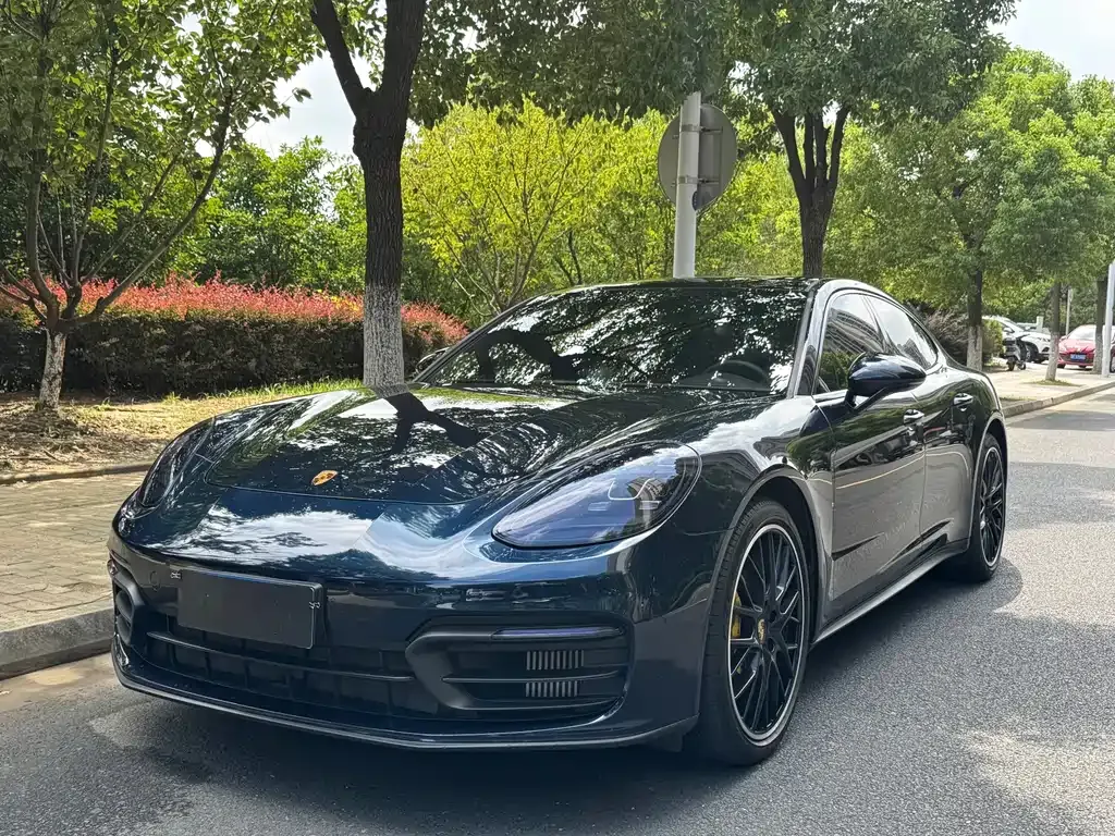 Porsche Panamera — фото 1