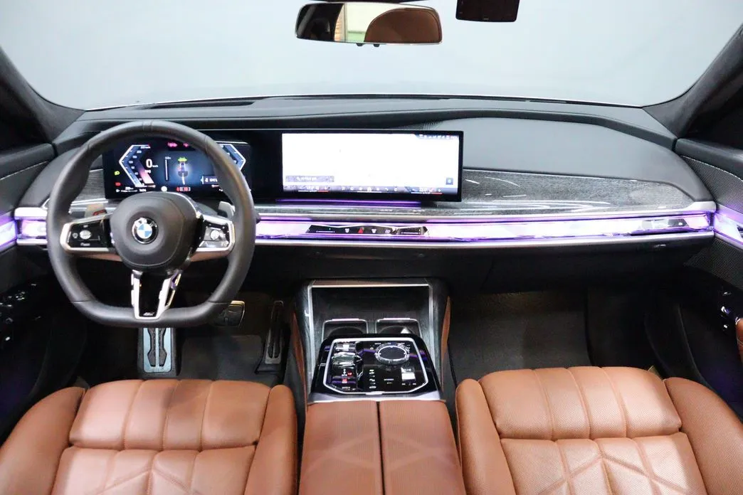BMW 7-Series — фото 10