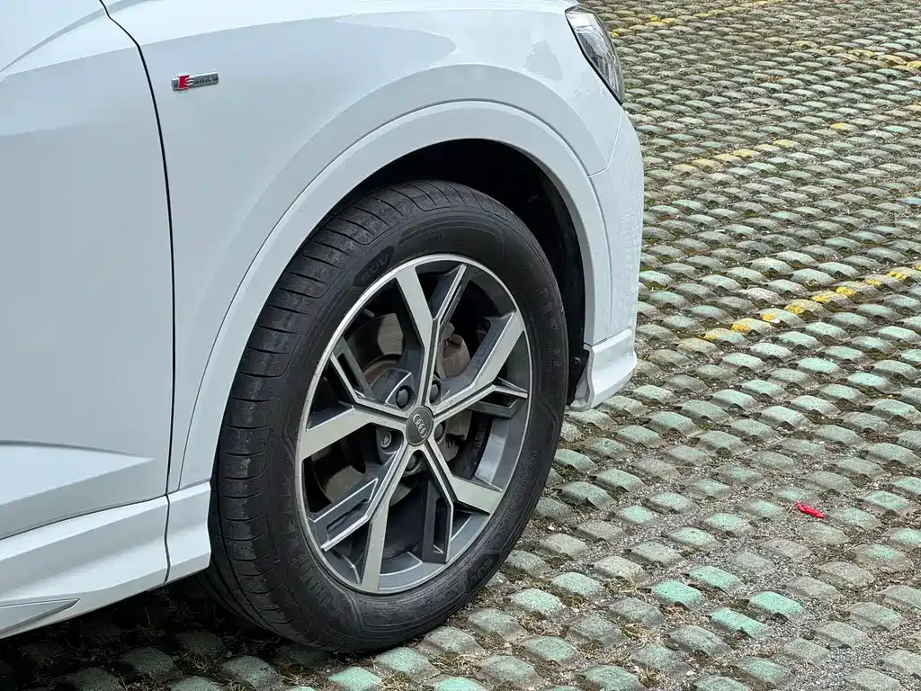 Audi Q3 Sportback — фото 10
