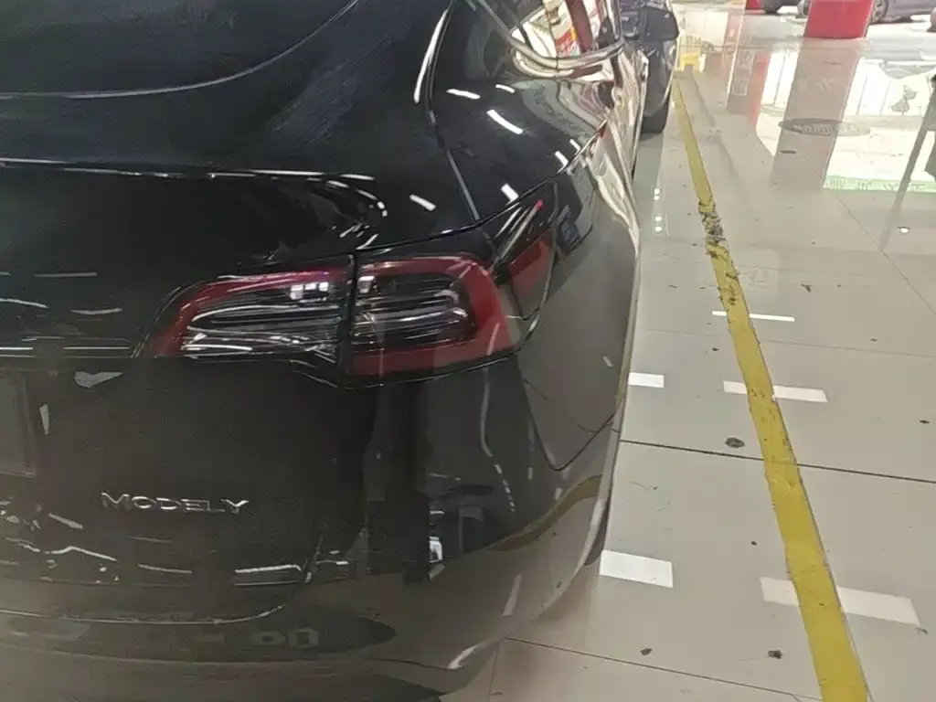 Tesla Model Y — фото 2