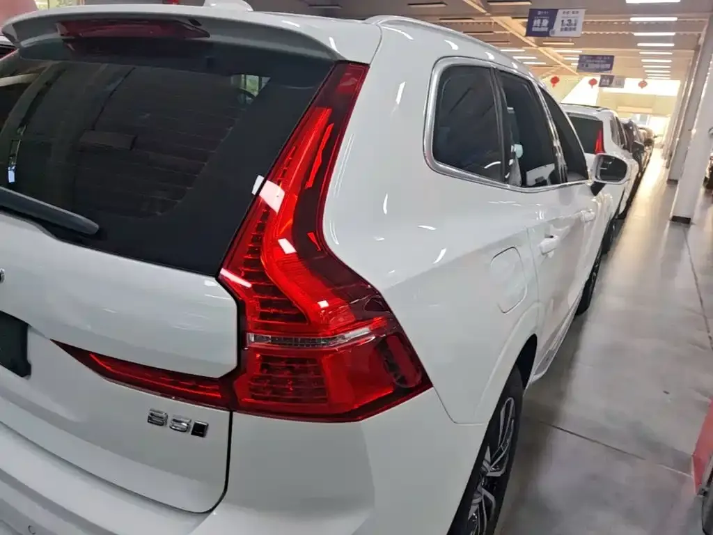 Volvo XC60 — фото 10