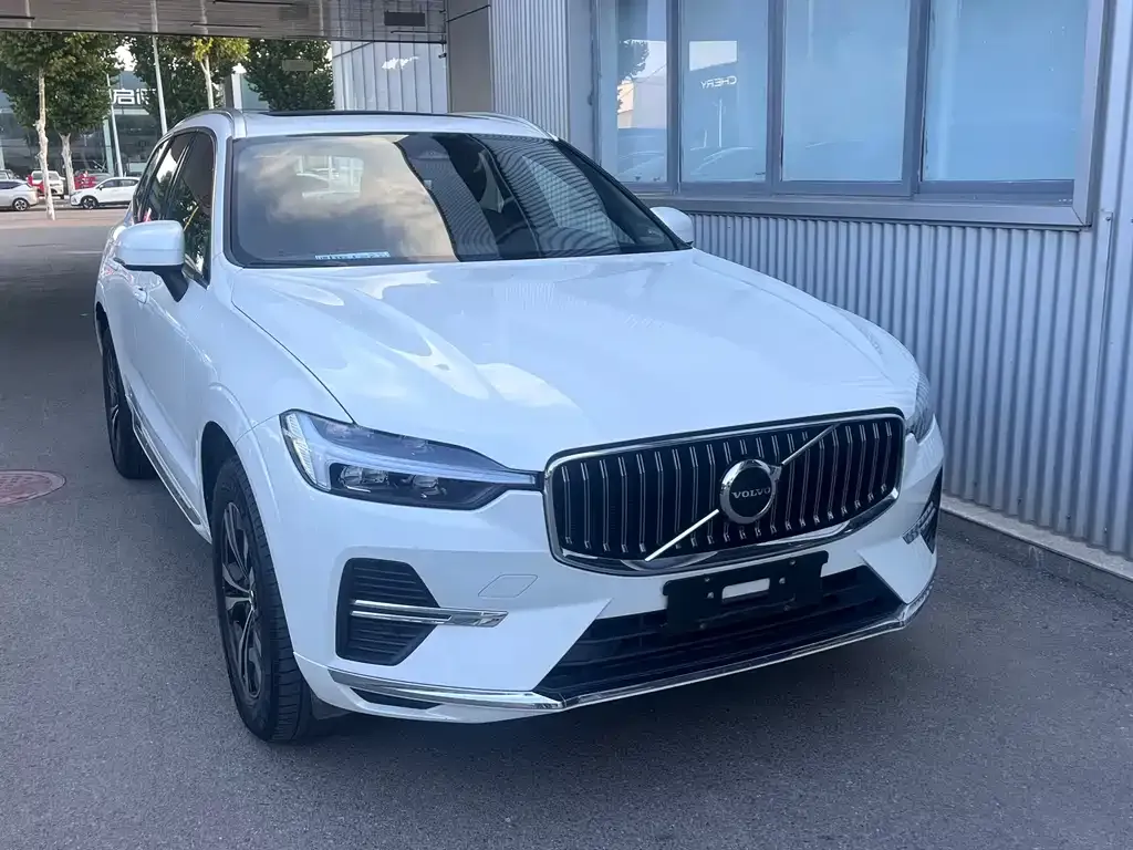 Volvo XC60 — фото 1