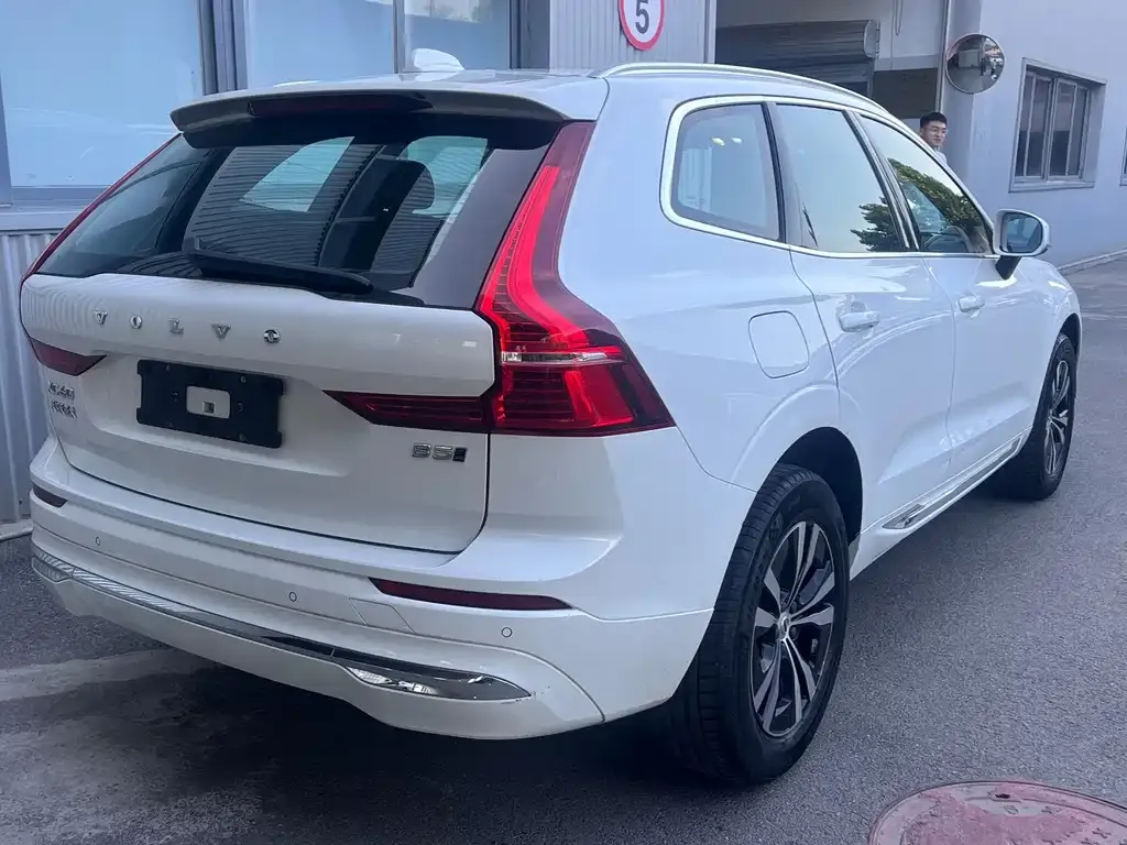 Volvo XC60 — фото 2