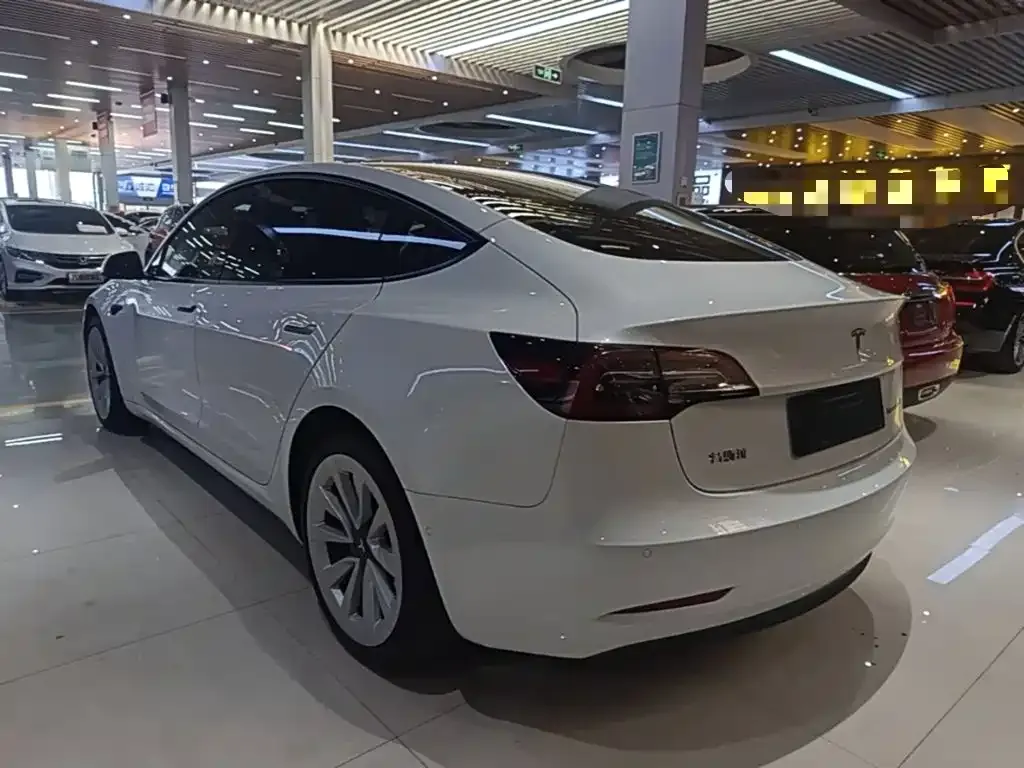 Tesla Model 3 — фото 6