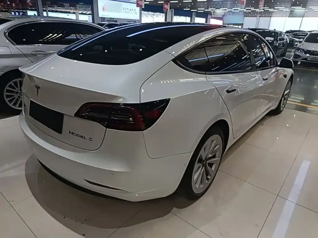 Tesla Model 3 — фото 4