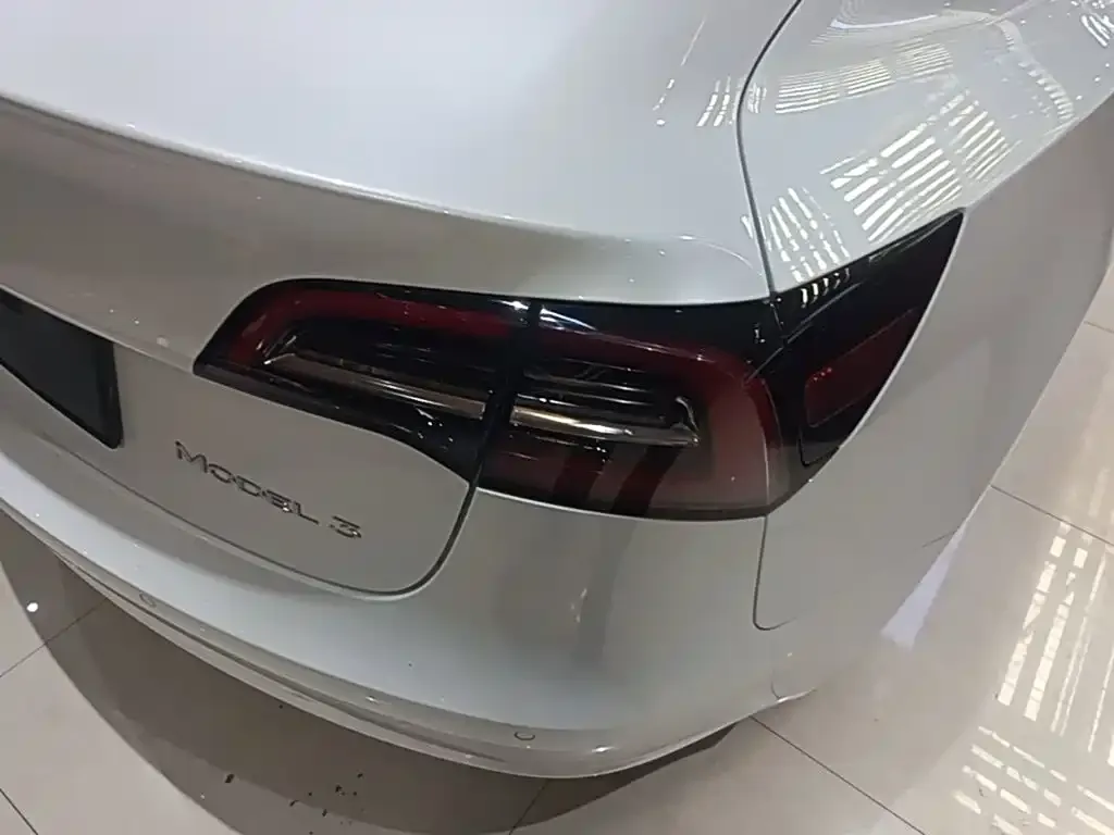 Tesla Model 3 — фото 10