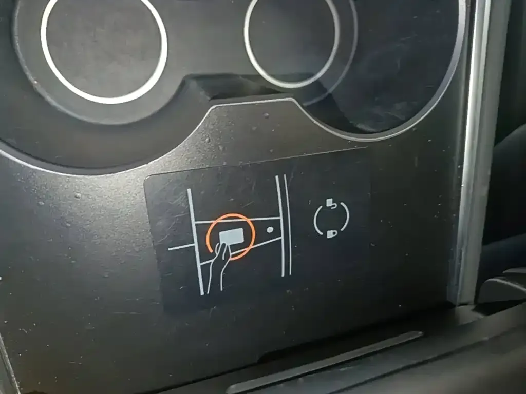 Tesla Model 3 — фото 2