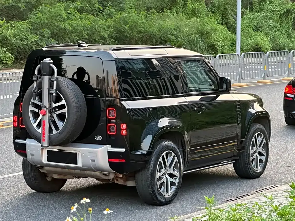 Land Rover Defender — фото 6