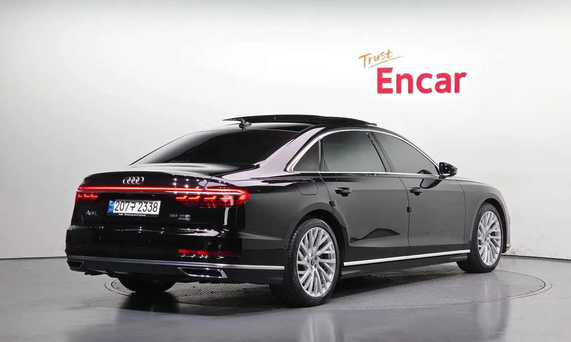 Audi A8 — фото 3