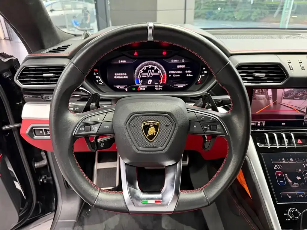 Lamborghini Urus — фото 10