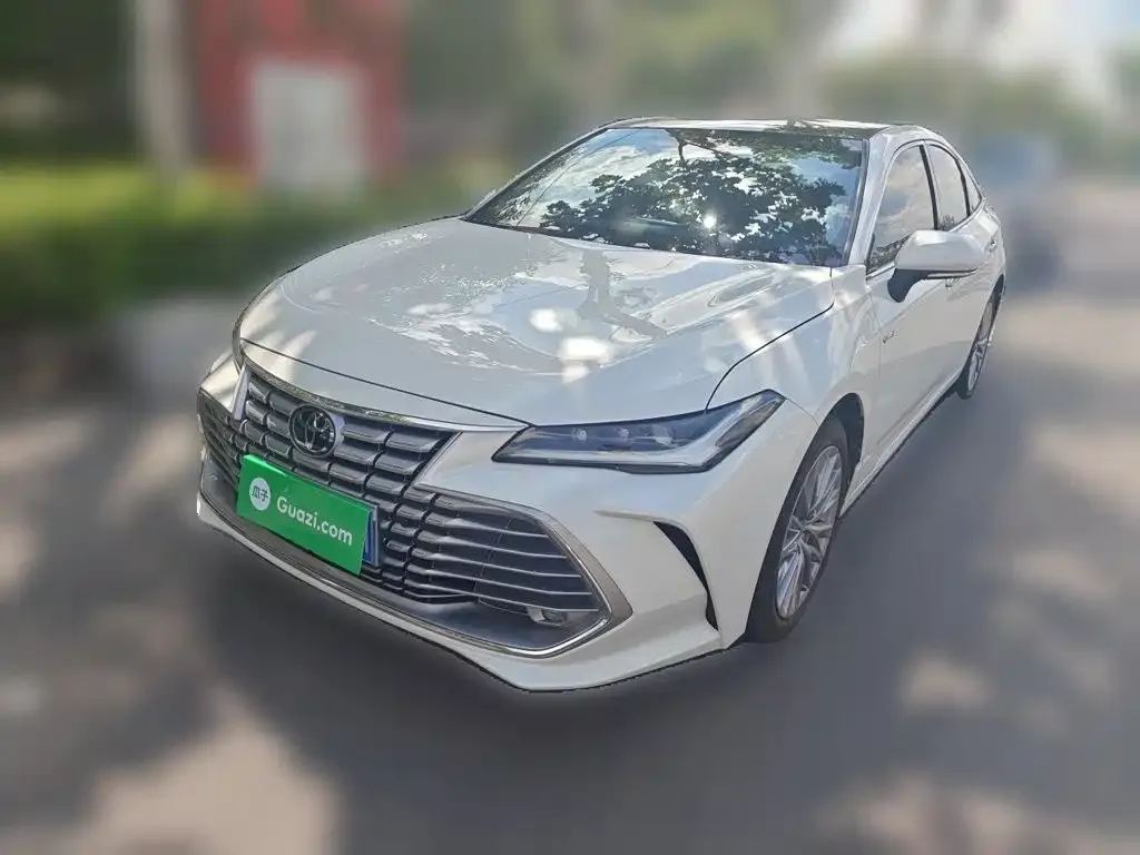 Toyota Avalon — фото 1