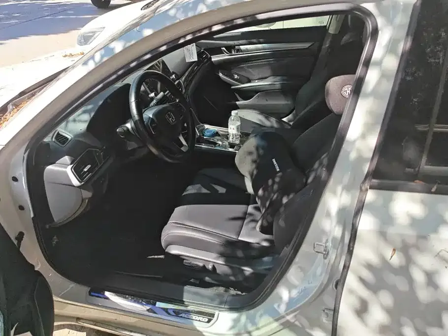 Honda Accord — фото 10