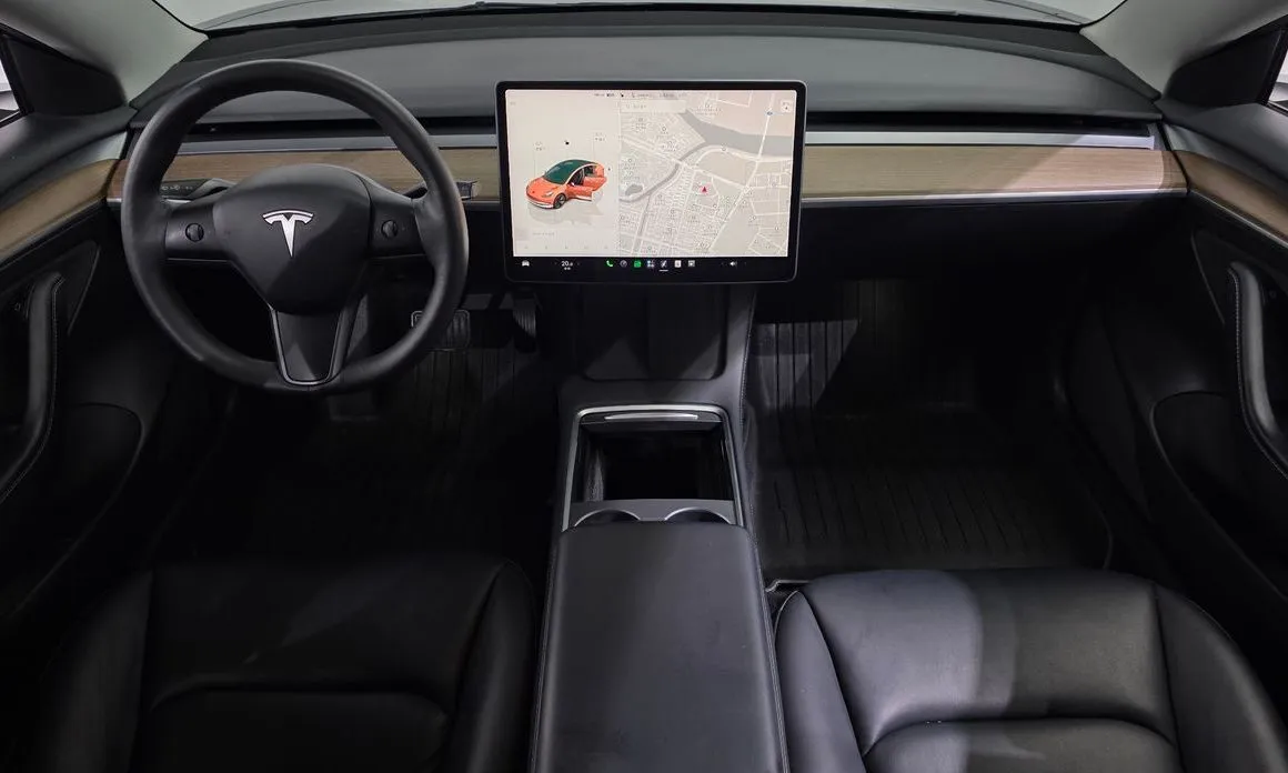Tesla Model 3 — фото 9