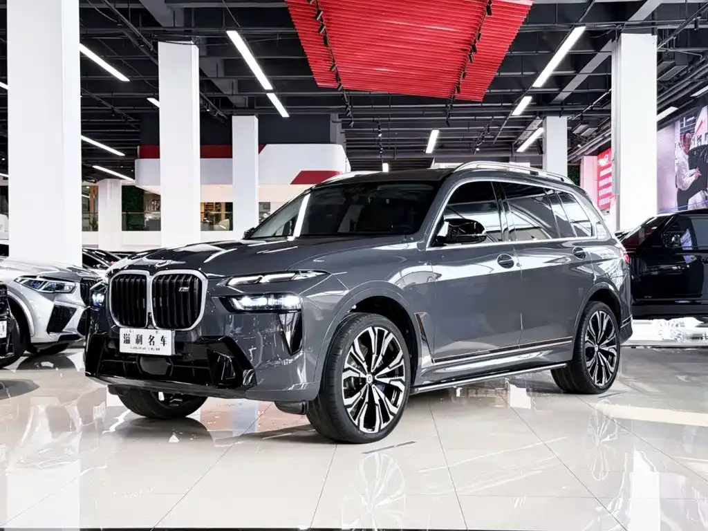BMW X7 M60i — фото 1