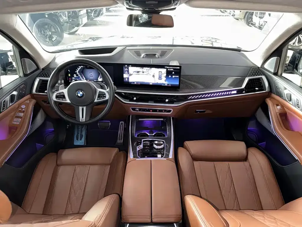 BMW X7 M60i — фото 9