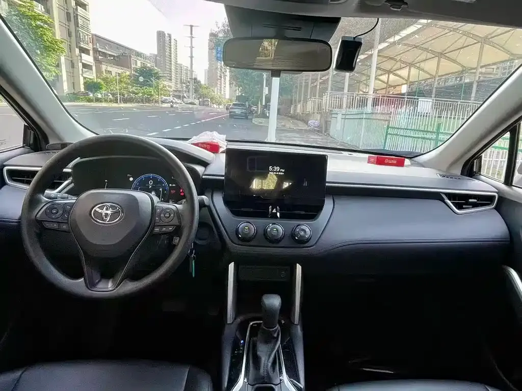 Toyota Corolla Cross — фото 8