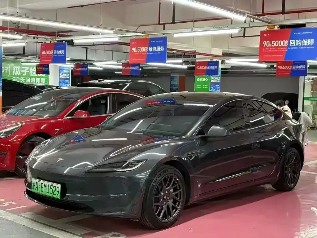 Tesla Model 3 — фото 1