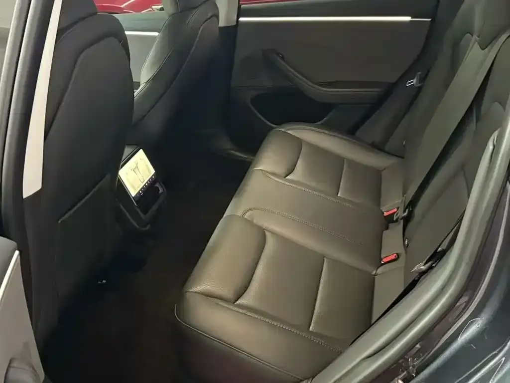 Tesla Model 3 — фото 4