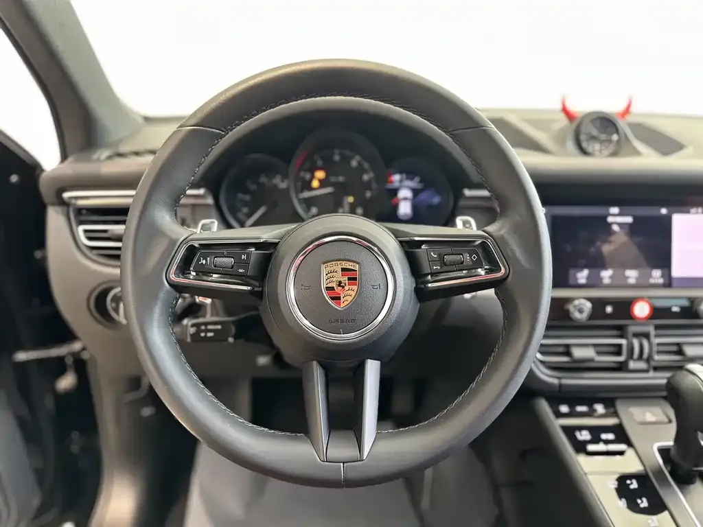 Porsche Macan — фото 9
