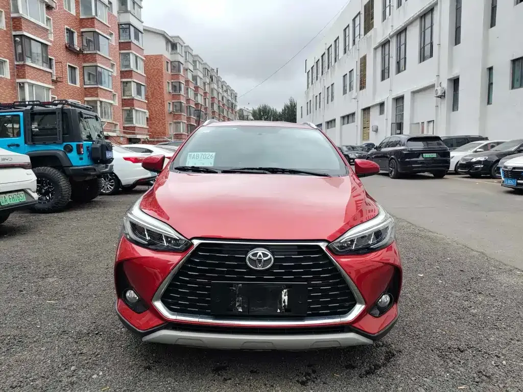 Toyota Yaris L — фото 1