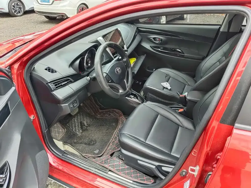 Toyota Yaris L — фото 3