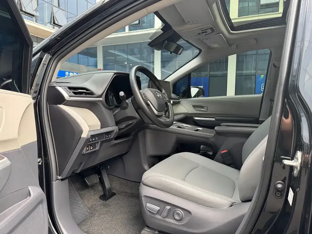 Toyota Granvia — фото 9