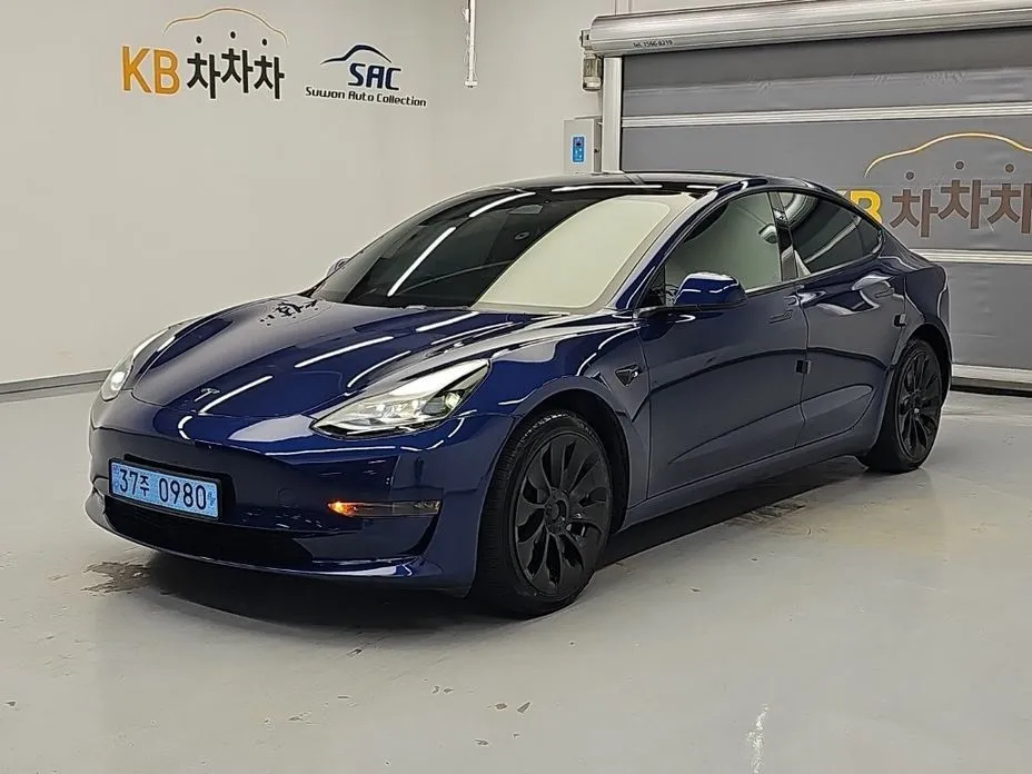 Tesla Model 3 — фото 1