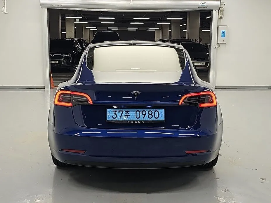 Tesla Model 3 — фото 8