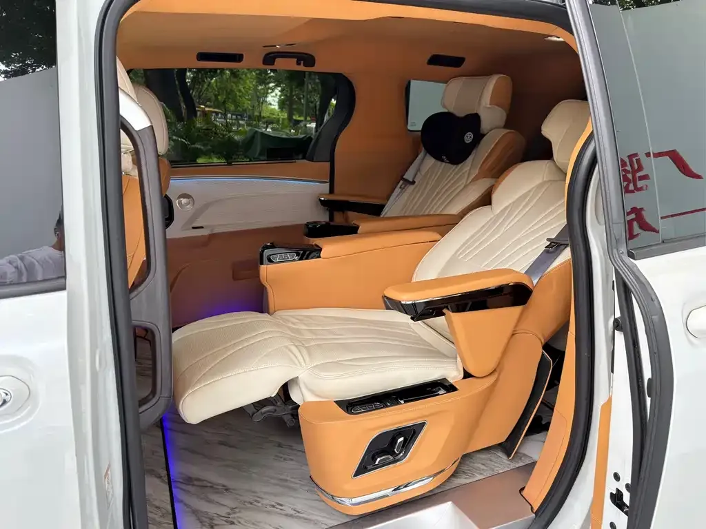 Toyota Granvia — фото 10