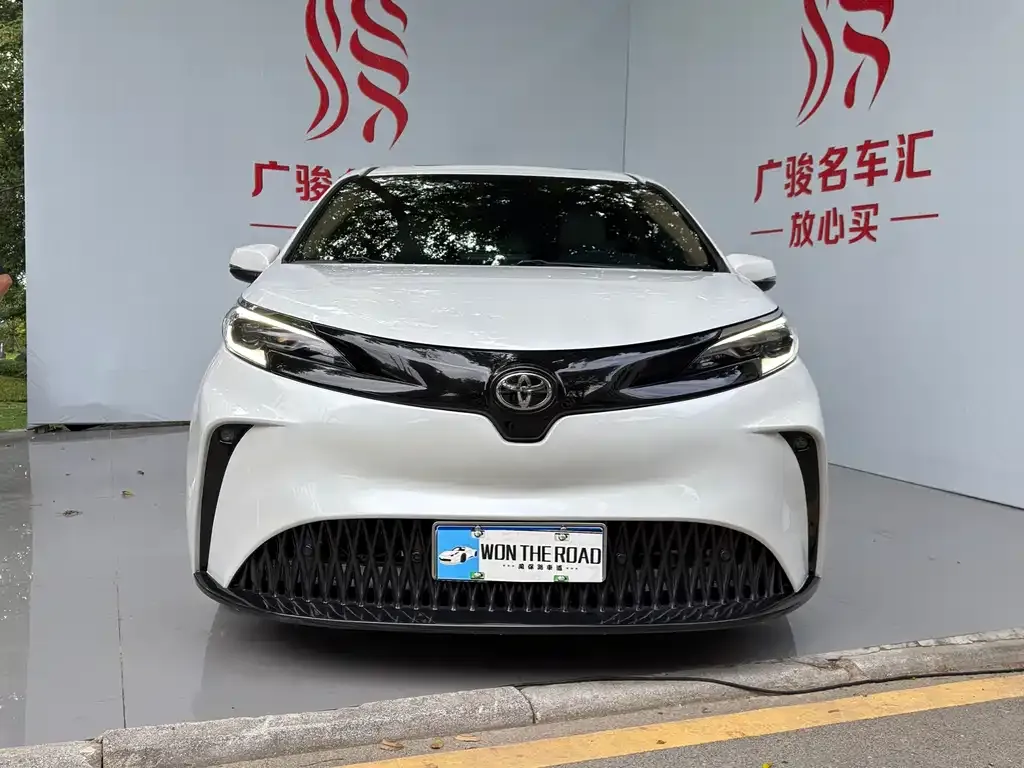 Toyota Granvia — фото 4