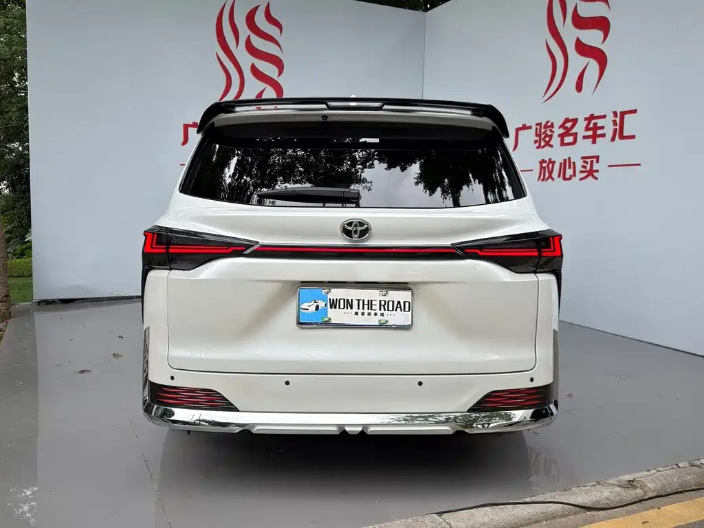 Toyota Granvia — фото 6