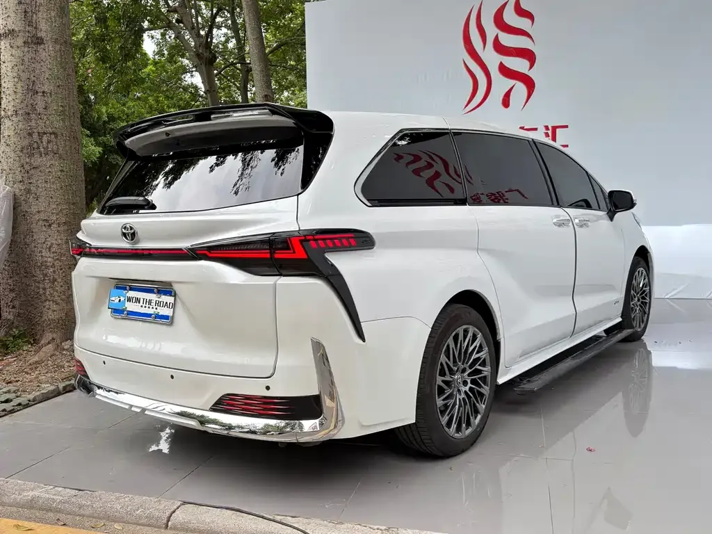 Toyota Granvia — фото 9