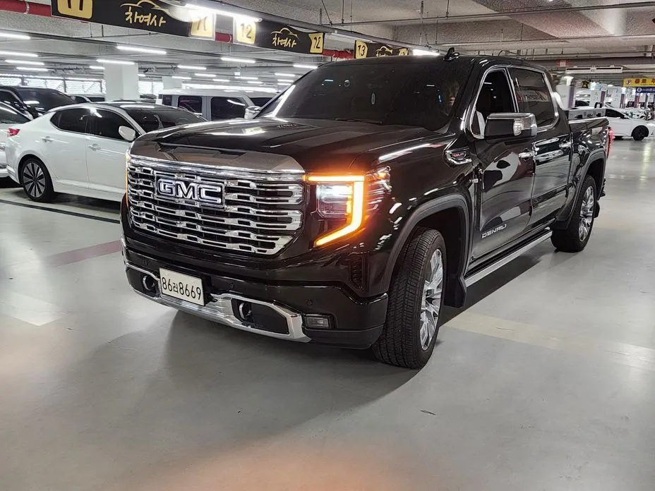 GMC Sierra — фото 1