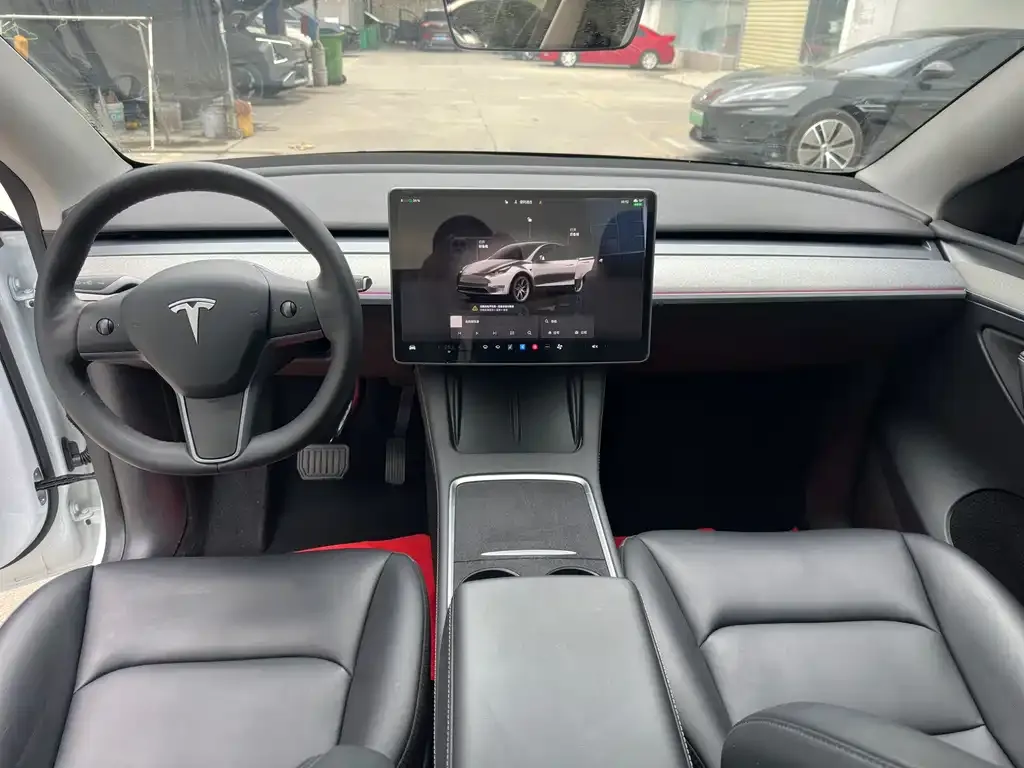 Tesla Model Y — фото 2