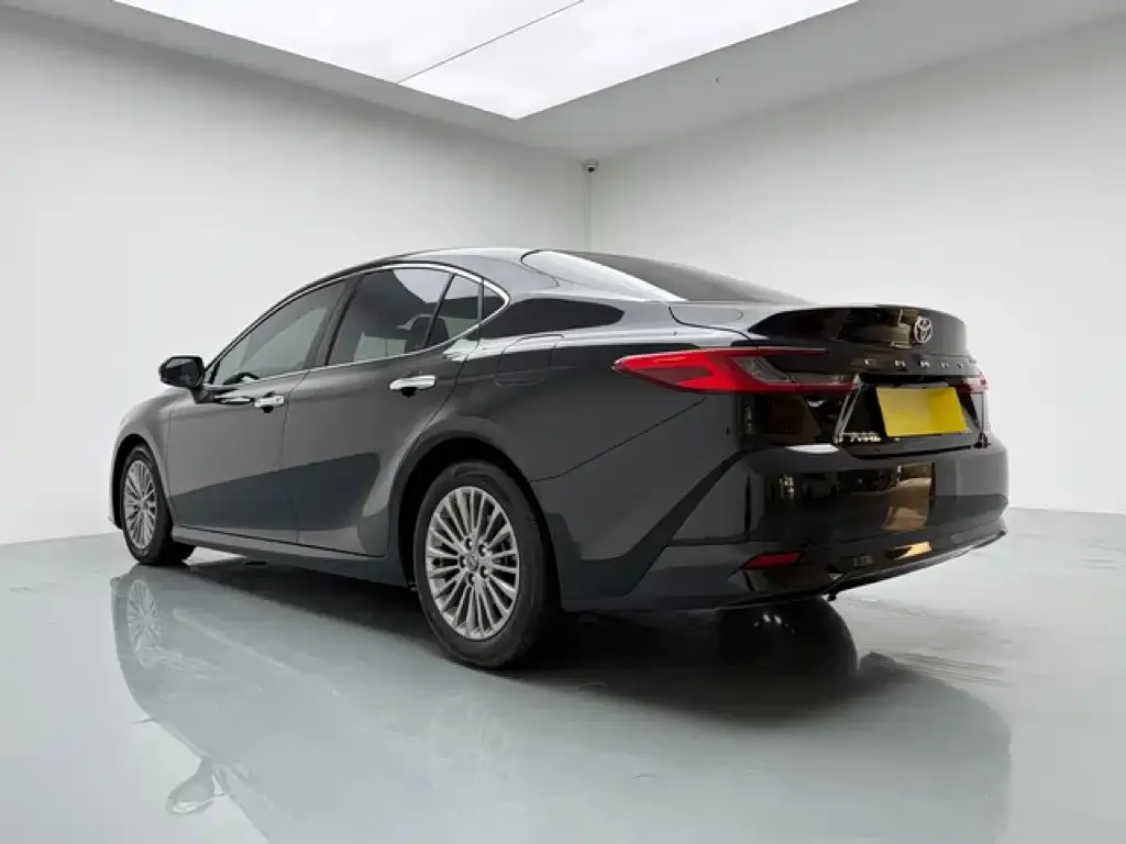 Toyota Camry — фото 3