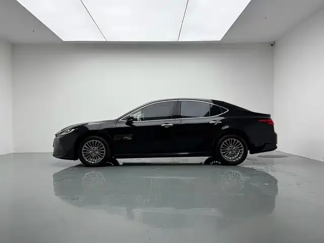 Toyota Camry — фото 10