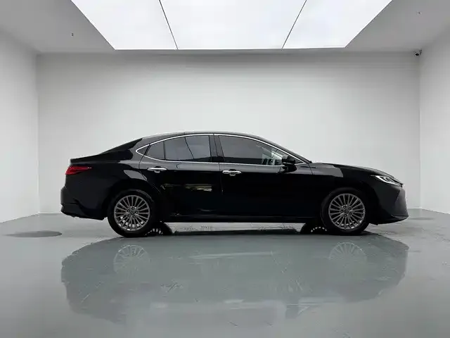 Toyota Camry — фото 9