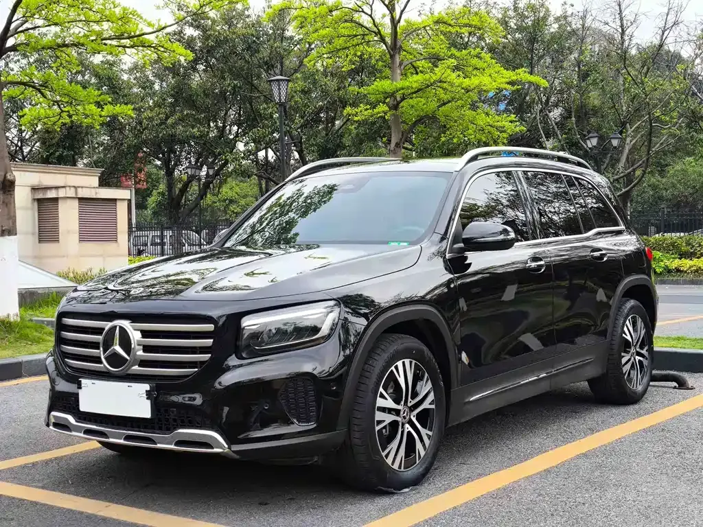Mercedes-Benz GLB — фото 1