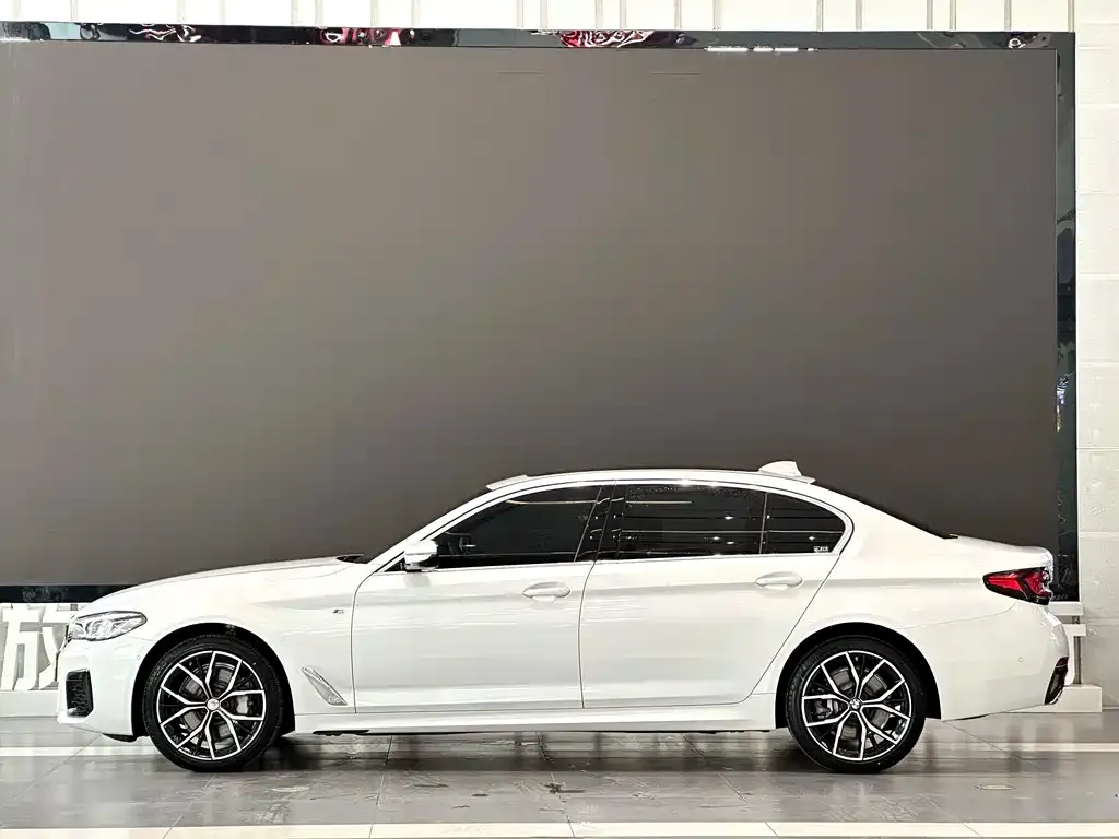 BMW 5 Series — фото 2