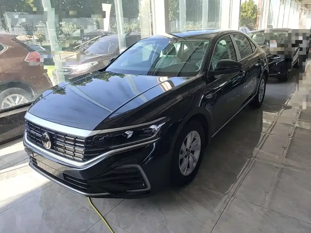 Volkswagen Passat PHEV — фото 1