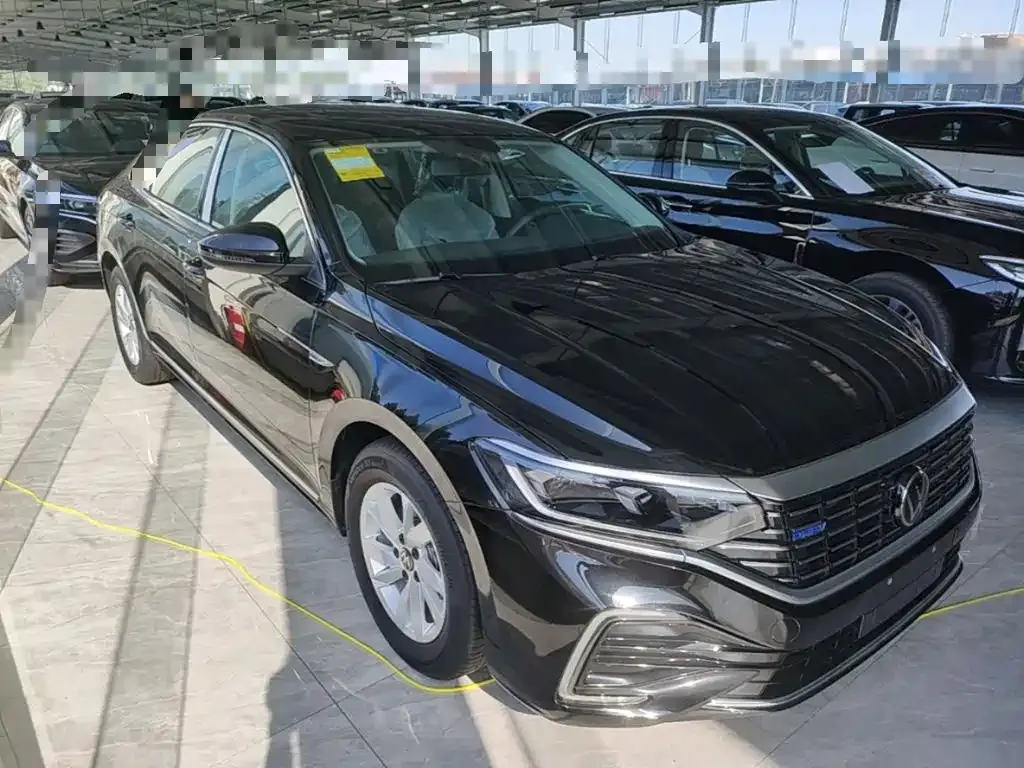 Volkswagen Passat PHEV — фото 3